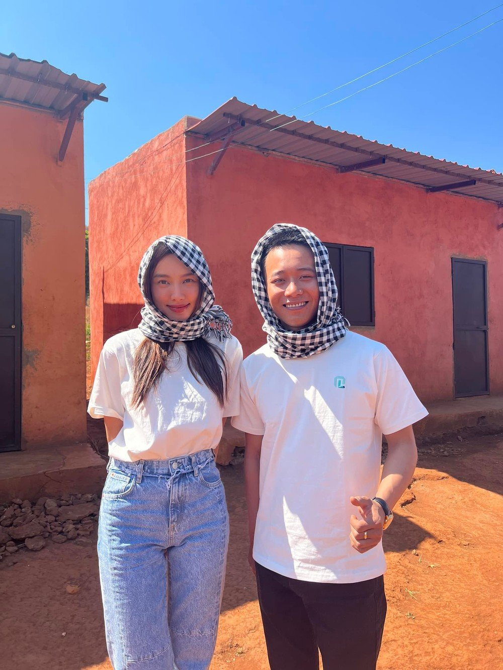 Clip cận thái độ lạ của Thuỳ Tiên trong lần cuối cùng công khai lộ diện bên Quang Linh Vlogs trước khi bị bắt- Ảnh 5.