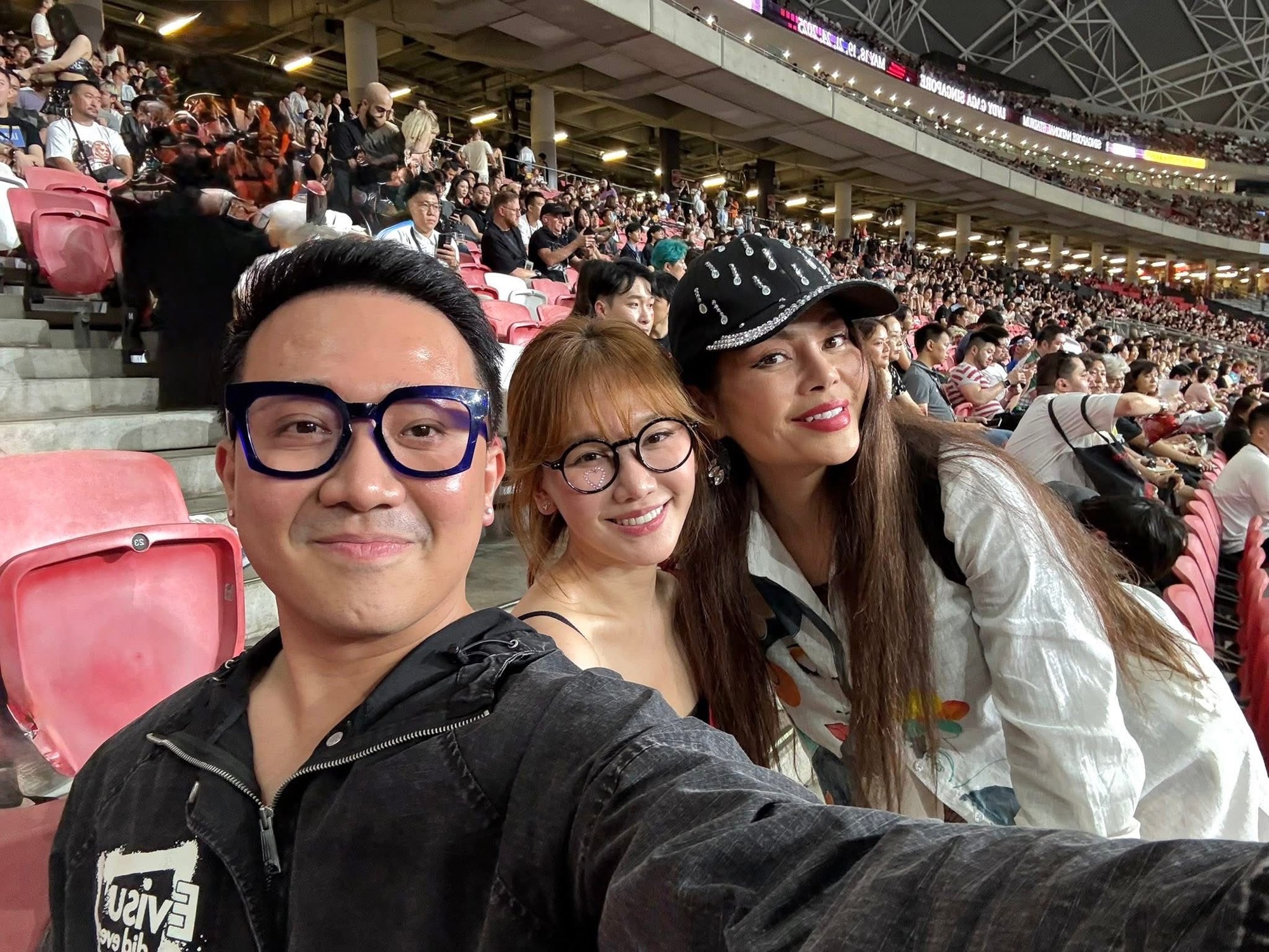 Dàn sao Việt đua nhau check-in concert Lady Gaga: Văn Mai Hương bị cười chê, Trấn Thành thì khóc- Ảnh 7.