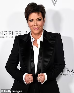 Loạt ảnh mới của mẹ Kim Kardashian gây sốt: Nhiều người đặt nghi vấn 