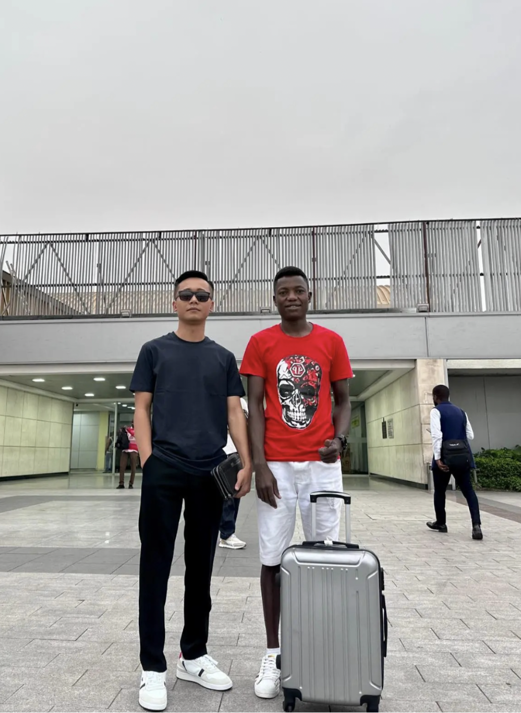 Team châu Phi của Quang Linh Vlogs rơi vào rối loạn- Ảnh 3.