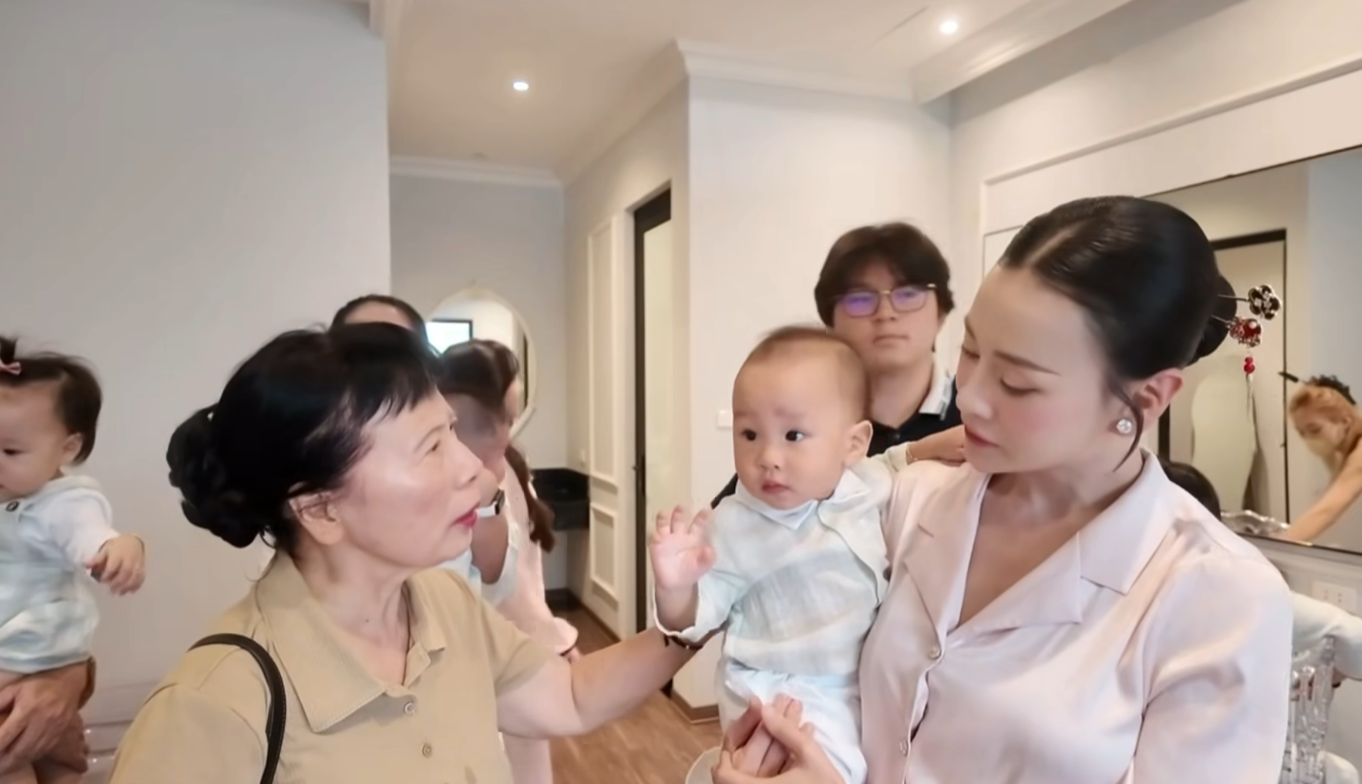Phương Oanh bị mẹ chồng nhắc chuyện chăm sóc cháu giữa chốn đông người, phản ứng thế nào mà ai cũng khen khéo?- Ảnh 1.