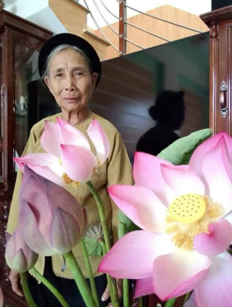 Hành động mạo hiểm của bà cụ 90 tuổi ở Yên Bái khi muốn đi chơi nhưng nhà khóa cửa: Cháu gái lên tiếng- Ảnh 2.