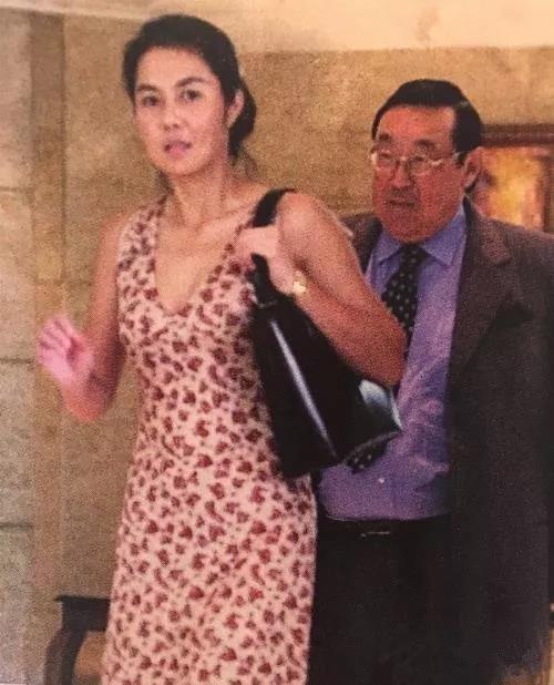 Cuộc chiến hào môn kịch tính hơn phim: Nữ minh tinh Cuộc chiến hào môn kịch tính hơn phim: Nữ minh tinh