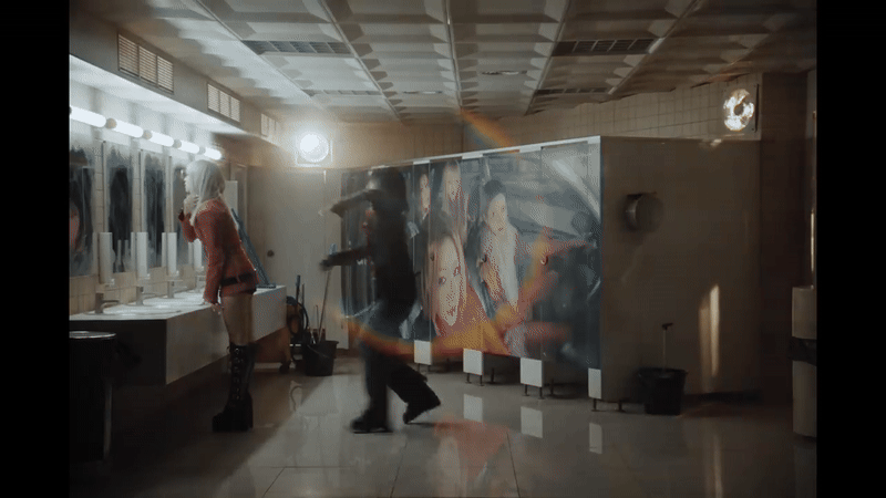 Đoạn video quay cảnh 2 nữ idol “quyết chiến” ngay giữa đường nhưng phản ứng của netizen lạnh nhạt đến sốc- Ảnh 1.