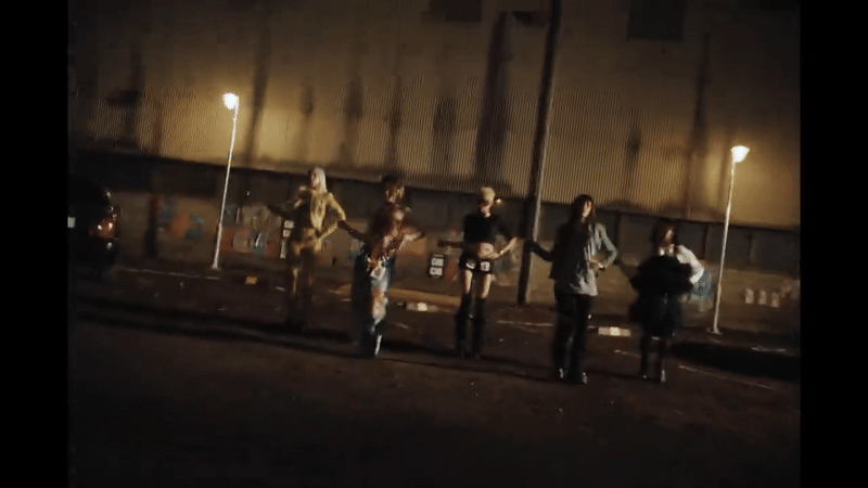 Đoạn video quay cảnh 2 nữ idol “quyết chiến” ngay giữa đường nhưng phản ứng của netizen lạnh nhạt đến sốc- Ảnh 3.