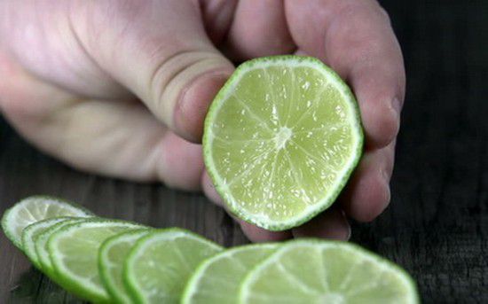 Xát chanh chữa ngứa vùng kín theo hướng dẫn trên mạng, chàng trai đối mặt với hậu quả khủng khiếp- Ảnh 2.