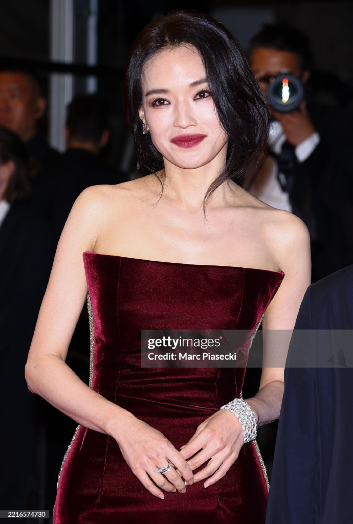 "Hung thần" Cannes 2025 chịu thua Thư Kỳ, đẹp đến độ gót chân cũng không thể bỏ qua!- Ảnh 3.