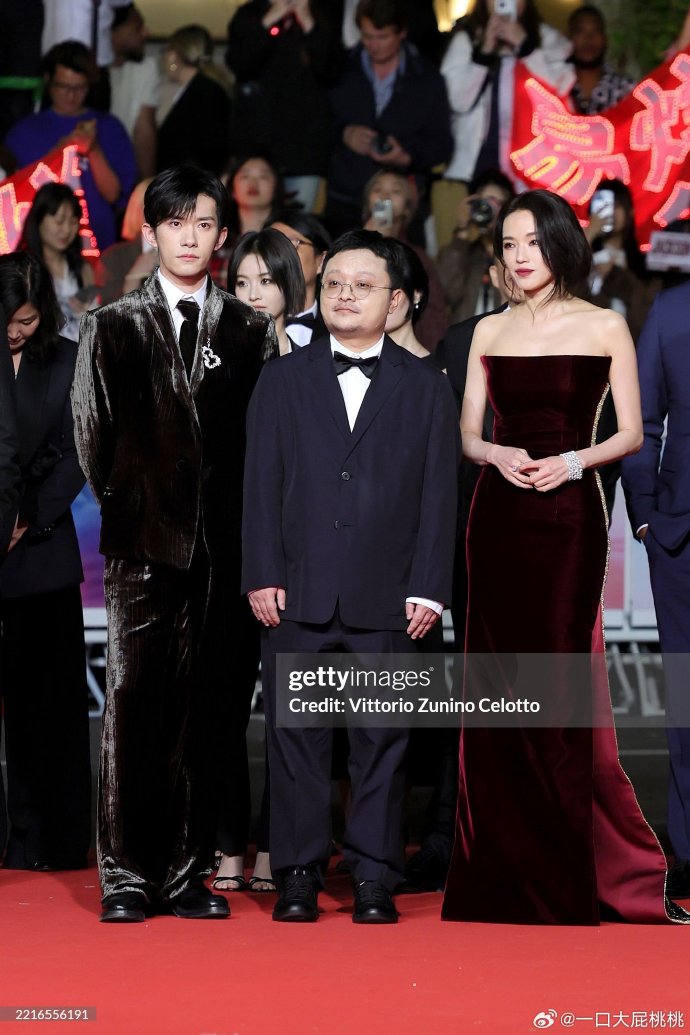 "Hung thần" Cannes 2025 chịu thua Thư Kỳ, đẹp đến độ gót chân cũng không thể bỏ qua!- Ảnh 9.