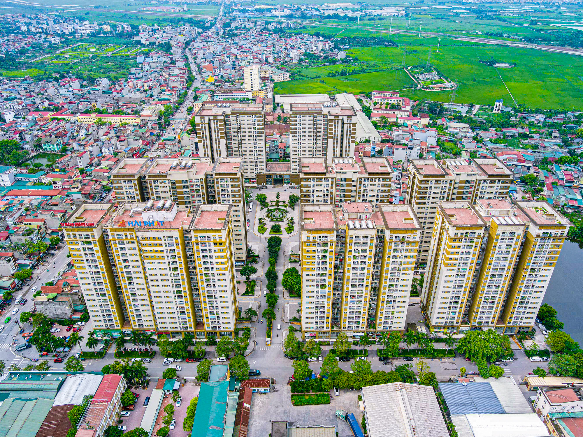 Khu nhà nằm gần đường lớn, trường đại học, ga tàu điện có giá bán chưa đến 14 triệu đồng/m2 ở Hà Nội- Ảnh 1.