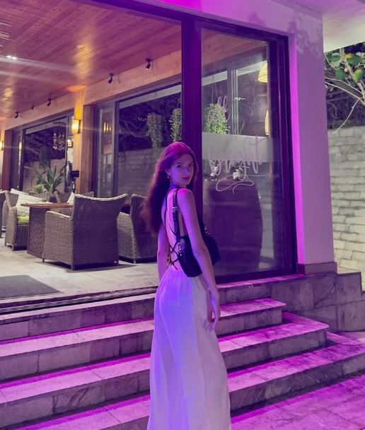 Em gái “chân dài” của Đặng Văn Lâm lộ mặt mộc cam thường vẫn xinh như búp bê, nhìn góc nghiêng mới thấy đỉnh chóp- Ảnh 2.