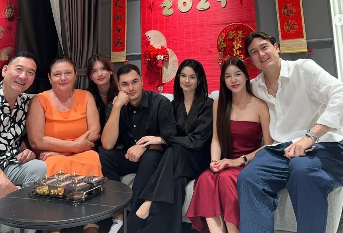 Em gái “chân dài” của Đặng Văn Lâm lộ mặt mộc cam thường vẫn xinh như búp bê, nhìn góc nghiêng mới thấy đỉnh chóp- Ảnh 4.