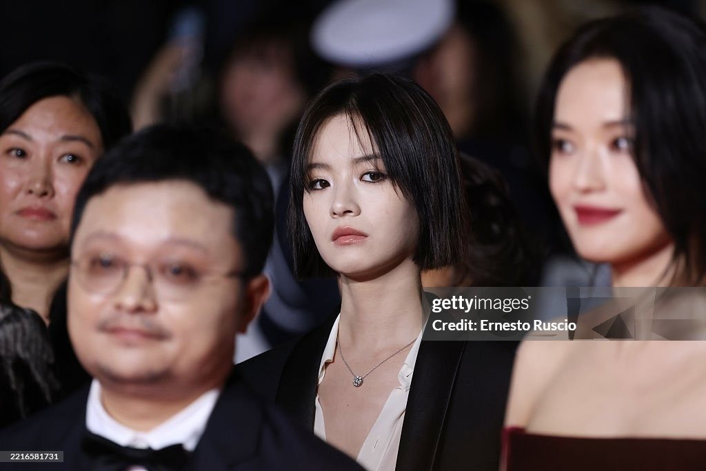Thư Kỳ đẹp không góc chết, thách thức cả ống kính hung thần ở Cannes- Ảnh 10. Thư Kỳ đẹp không góc chết, thách thức cả ống kính hung thần ở Cannes- Ảnh 10.