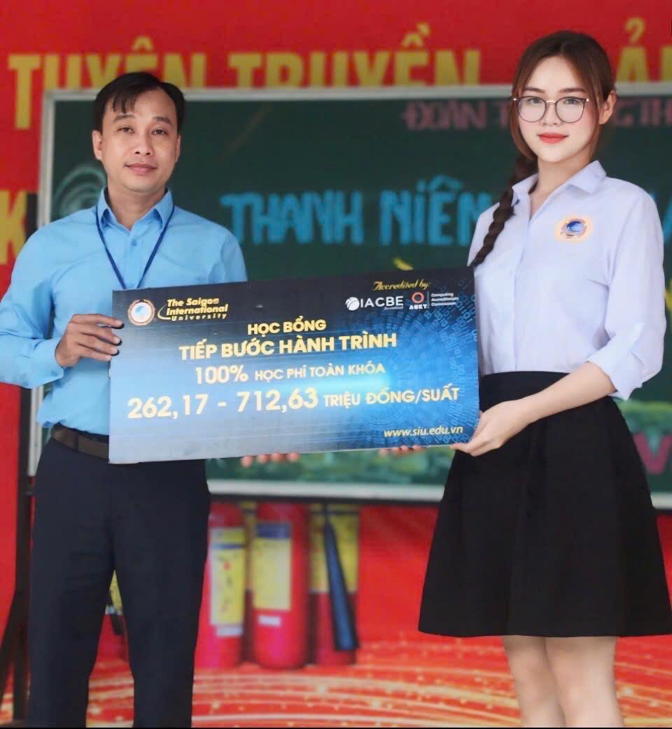 Chắp cánh ước mơ với học bổng “Tiếp bước hành trình” của SIU- Ảnh 1. Chắp cánh ước mơ với học bổng “Tiếp bước hành trình” của SIU- Ảnh 1.