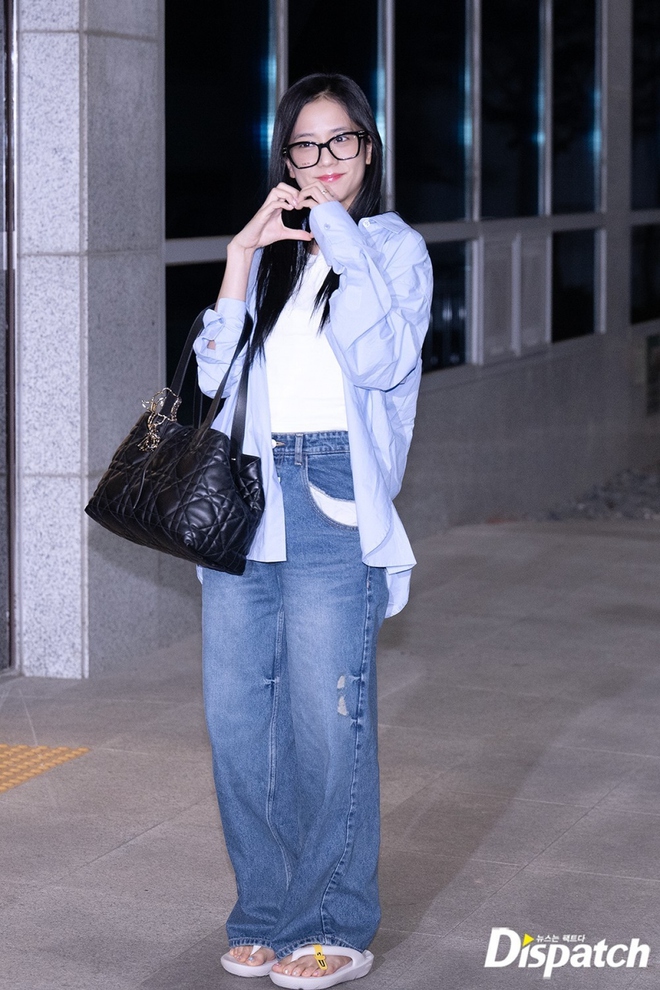 Cứ mix quần jeans theo 4 công thức này, đảm bảo bạn sẽ có outfit đẹp bất bại như loạt sao Hàn - Việt- Ảnh 9. Cứ mix quần jeans theo 4 công thức này, đảm bảo bạn sẽ có outfit đẹp bất bại như loạt sao Hàn - Việt- Ảnh 9.