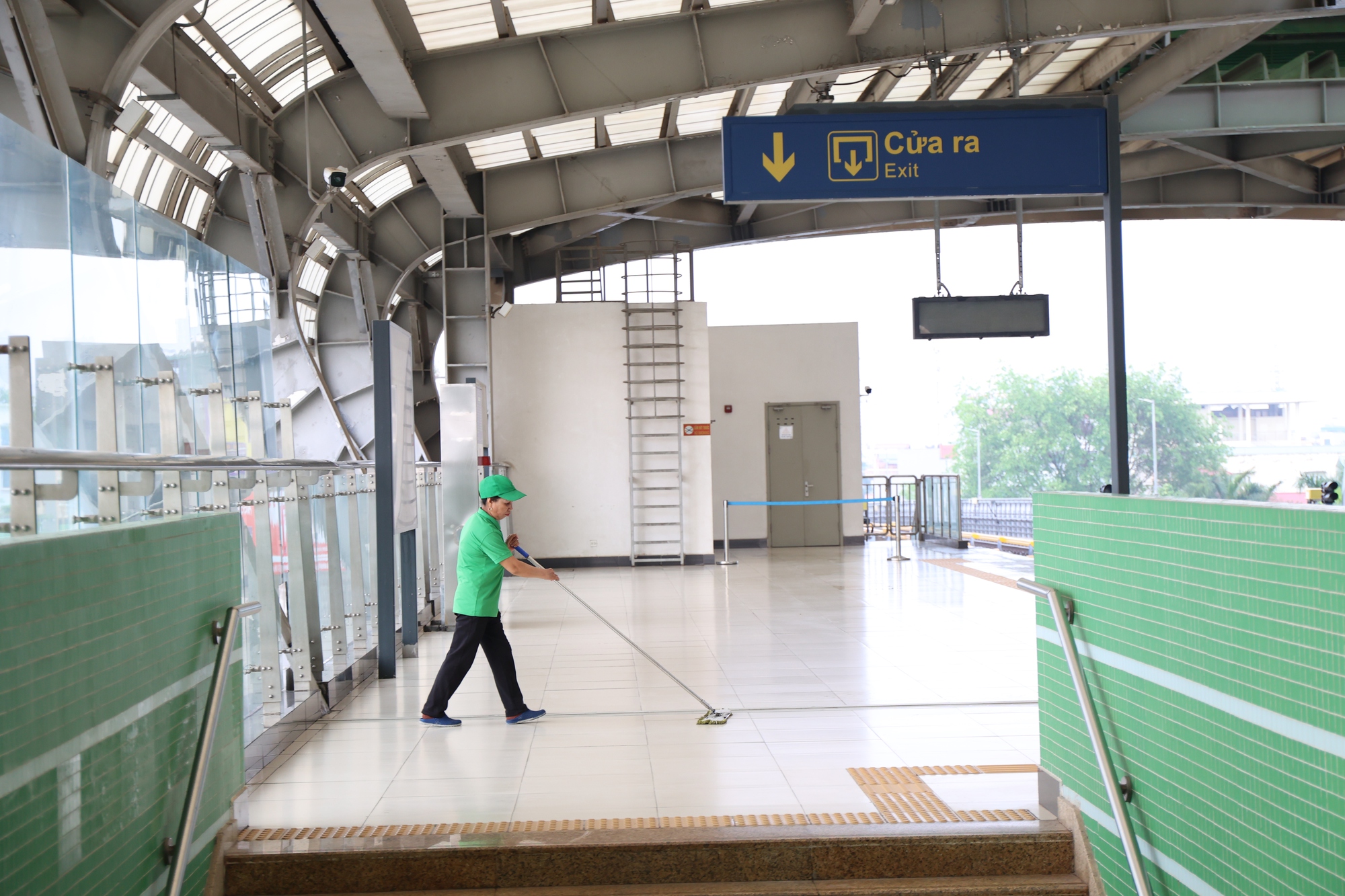 Hà Nội: Nước mưa chảy lênh láng khắp đoàn tàu và sàn nhà ở nhà ga tàu Cát Linh - Hà Đông- Ảnh 5.