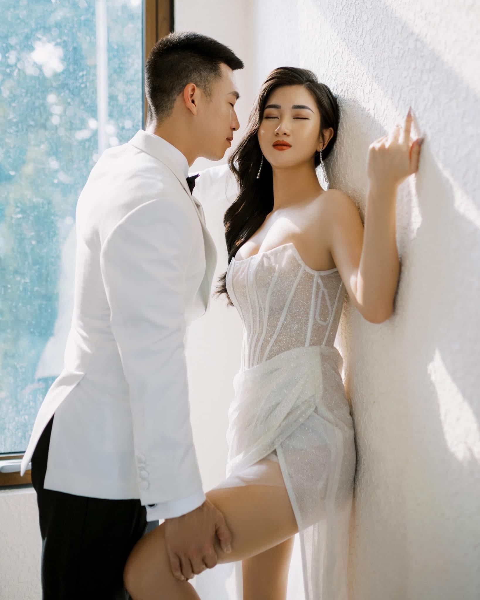 Nữ diễn vi&ecirc;n Vbiz y&ecirc;u cầu thủ nổi tiếng 8 năm mới cưới, sinh qu&yacute; tử lại được khen đẹp trai giống hệt Sơn T&ugrave;ng- Ảnh 2.