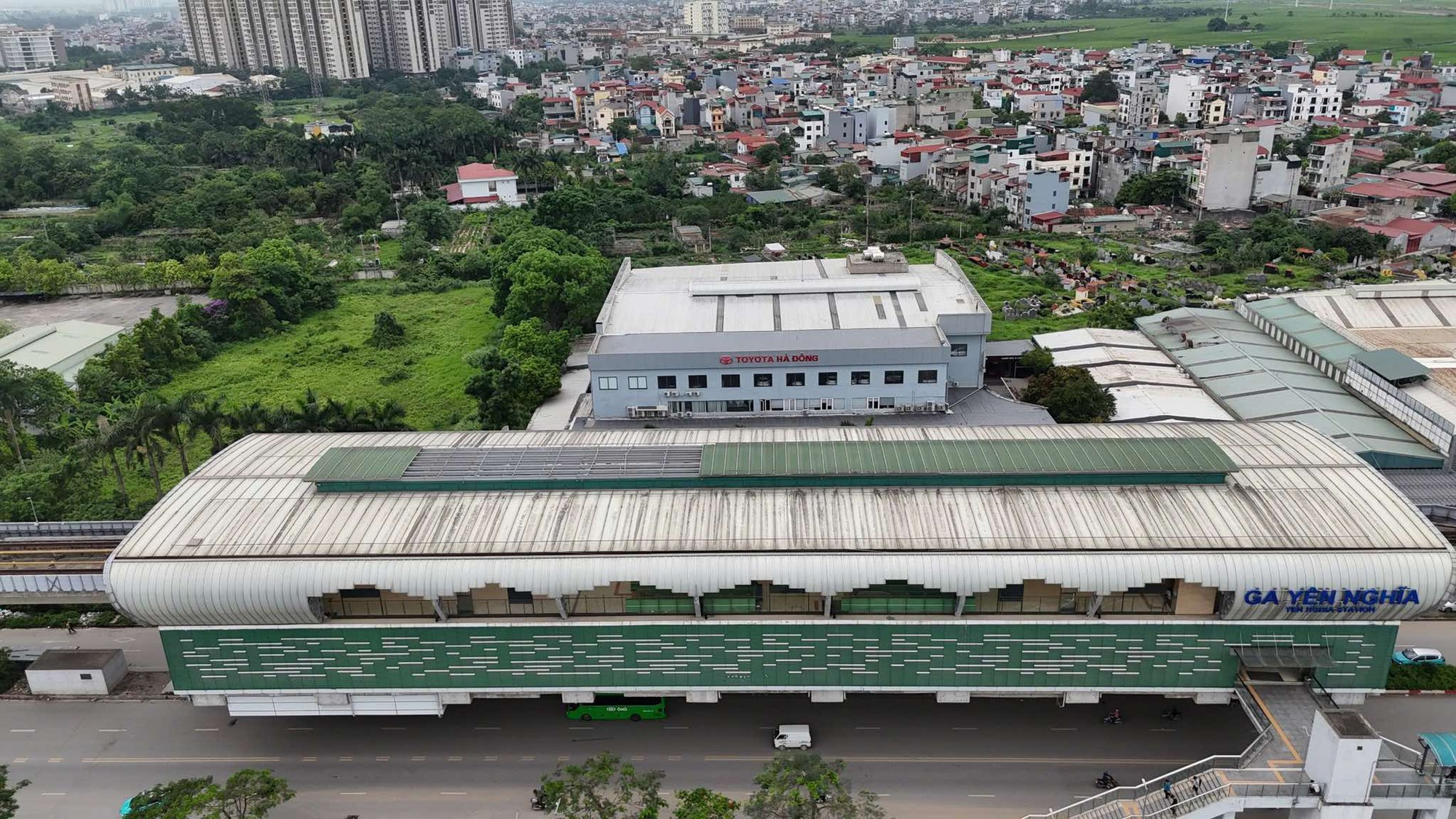 Hà Nội: Nước mưa chảy lênh láng khắp đoàn tàu và sàn nhà ở nhà ga tàu Cát Linh - Hà Đông- Ảnh 2.
