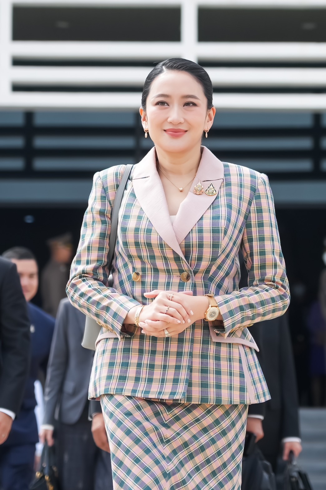 Nữ Thủ tướng trẻ nhất Thái Lan: Người sành chơi hàng hiệu thứ thiệt từ chính trường đến đời thường- Ảnh 1.