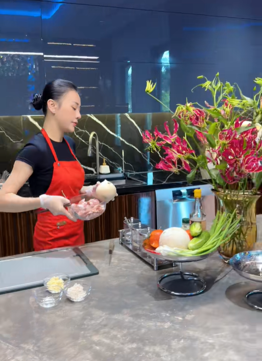 Phương Oanh nấu ăn ngon còn khéo cắm hoa, nhìn loạt bình hoa đẹp mê mà ai cũng muốn sắm theo- Ảnh 5.