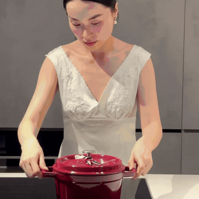 Chiếc nồi "sang xịn mịn" khiến blogger Hà Trúc phát cuồng: Món gì cũng nấu ngon, chị em yêu bếp chỉ ước có một chiếc!- Ảnh 10.