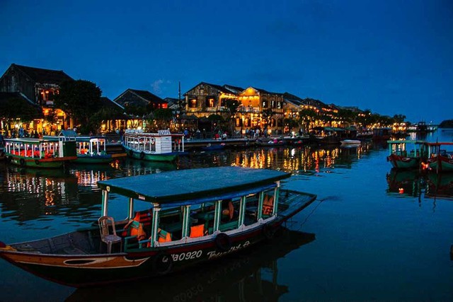 Khách Tây nhận xét: Đây là nơi bán bánh mỳ kẹp thịt ngon nhất Việt Nam, có lẽ nhiều người cũng đồng tình- Ảnh 4. Khách Tây nhận xét: Đây là nơi bán bánh mỳ kẹp thịt ngon nhất Việt Nam, có lẽ nhiều người cũng đồng tình- Ảnh 4.