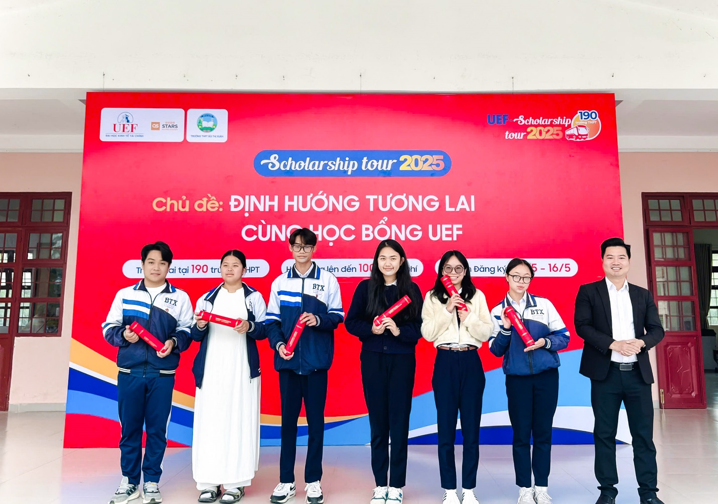 UEF Scholarship Tour 2025 đến với thí sinh Tây Nguyên để trao hàng trăm suất học bổng- Ảnh 4.