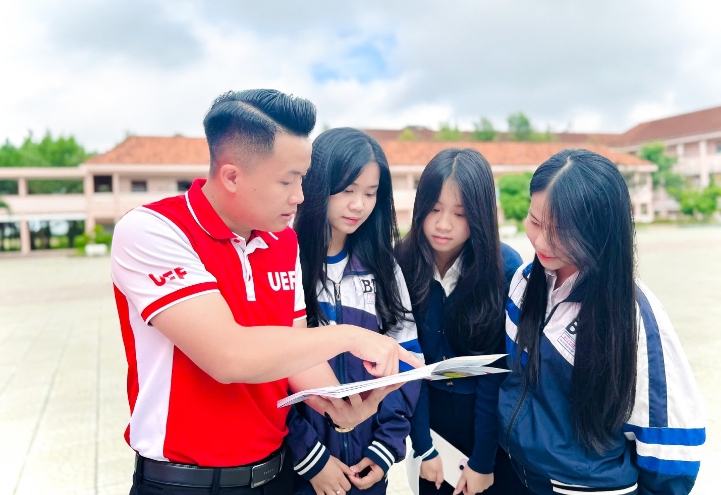 UEF Scholarship Tour 2025 đến với thí sinh Tây Nguyên để trao hàng trăm suất học bổng- Ảnh 6.