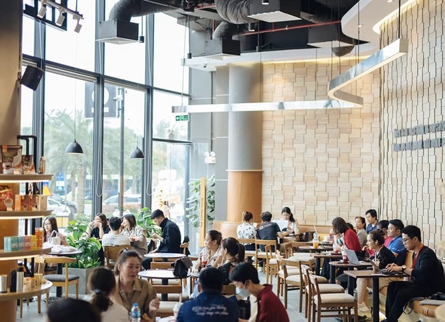 Xôn xao chuỗi cà phê The Coffee House bịt ổ điện, cộng đồng mạng dậy sóng: “Đuổi khéo” khách ngồi lâu?- Ảnh 3.