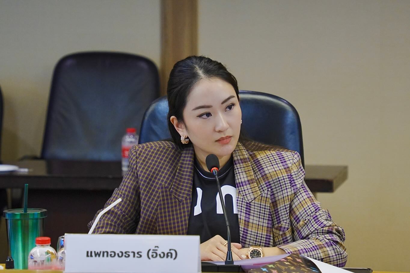 Nữ Thủ tướng trẻ nhất Thái Lan: Người sành chơi hàng hiệu thứ thiệt từ chính trường đến đời thường- Ảnh 2.