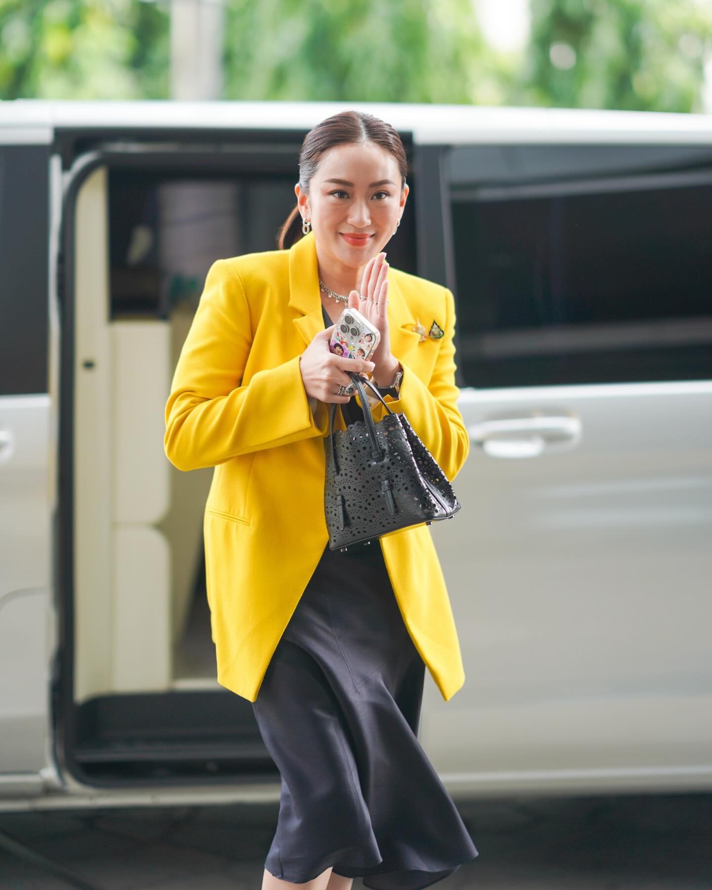 Nữ Thủ tướng trẻ nhất Thái Lan: Người sành chơi hàng hiệu thứ thiệt từ chính trường đến đời thường- Ảnh 3.