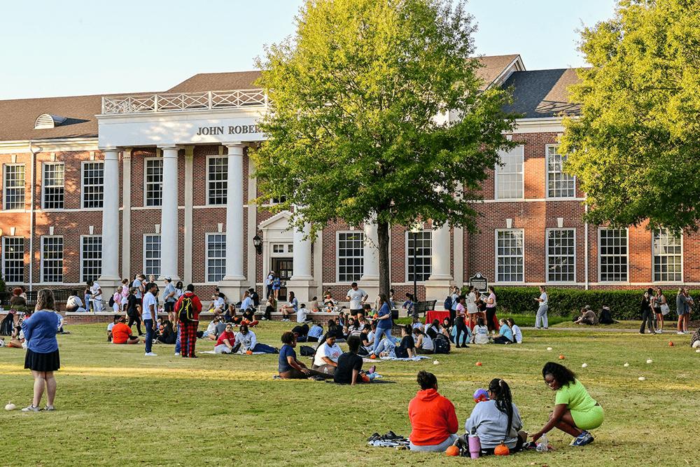 Du học Mỹ tại Đà Nẵng: Giới trẻ rục rịch săn học bổng Troy- Ảnh 4.