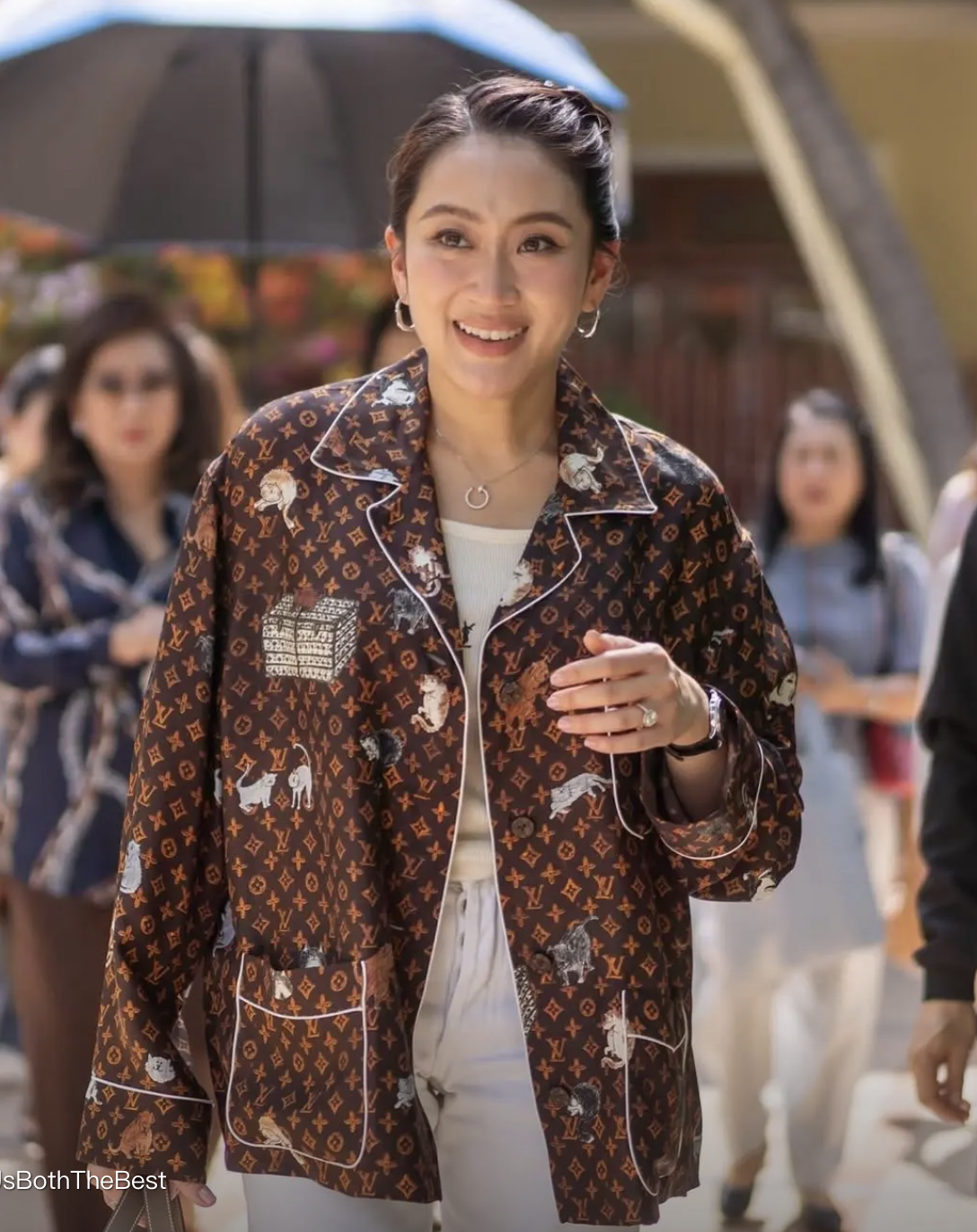 Nữ Thủ tướng trẻ nhất Thái Lan: Người sành chơi hàng hiệu thứ thiệt từ chính trường đến đời thường- Ảnh 13.