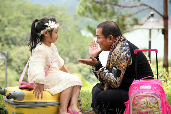 Suti - công chúa nhỏ của "Bố ơi, mình đi đâu thế?" đến thiếu nữ tuổi 17: Nhan sắc nổi bật, chơi golf để duy trì vóc dáng- Ảnh 2.