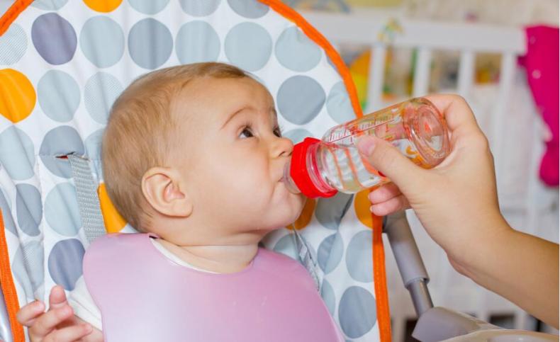 Con gái bị ngộ độc và cơn ác mộng đến từ việc rửa bình sữa: Tôi chỉ muốn đập nát hết tất cả bình sữa trong nhà- Ảnh 2.
