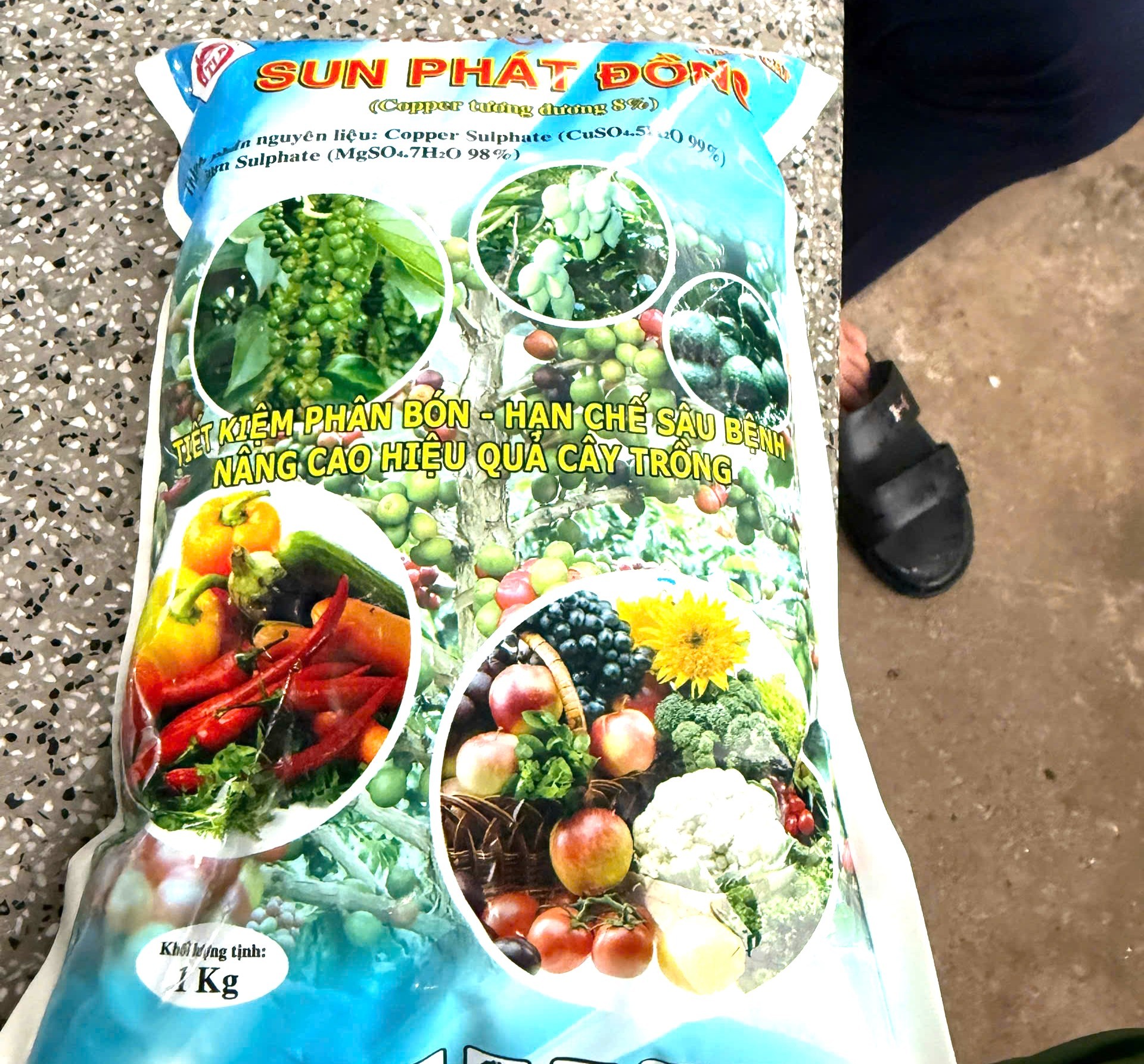 Bên trong công ty nghi làm phân bón giả ở Đồng Nai- Ảnh 2.