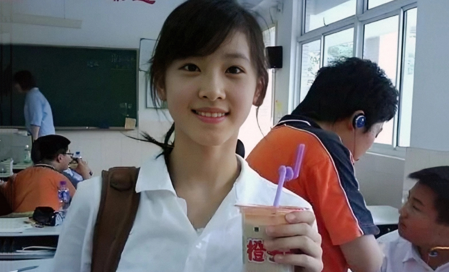 Mặt mộc U35 của "hot girl trà sữa" đình đám: Chữ "ê" của cư dân mạng đến tận thiên đàng...- Ảnh 1.