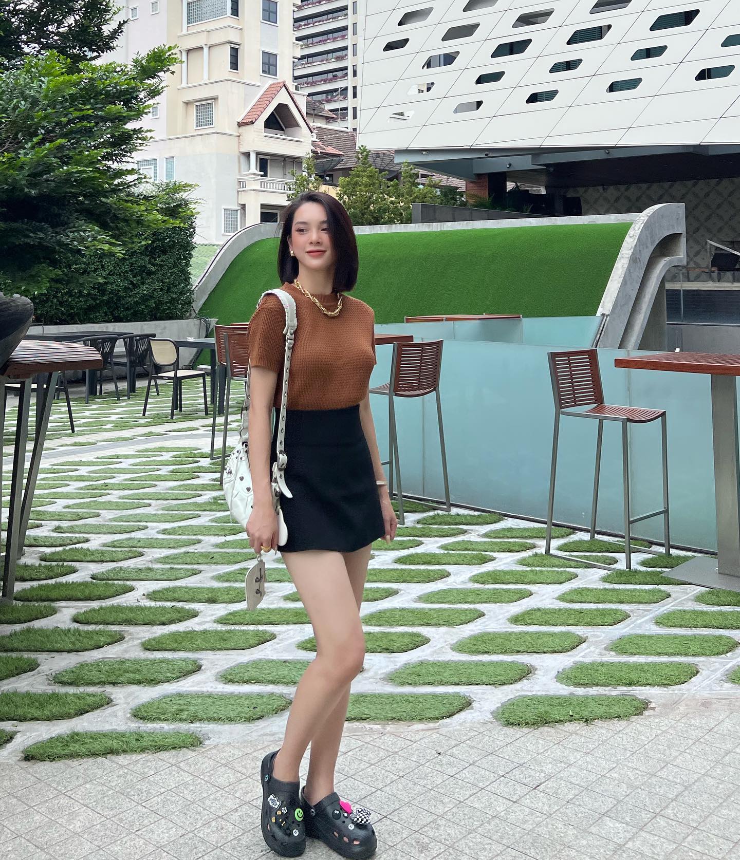 Hóa ra Quỳnh Lương có style diện váy rất đẹp, ai thích lên đồ màu trung tính càng nên tham khảo- Ảnh 6.