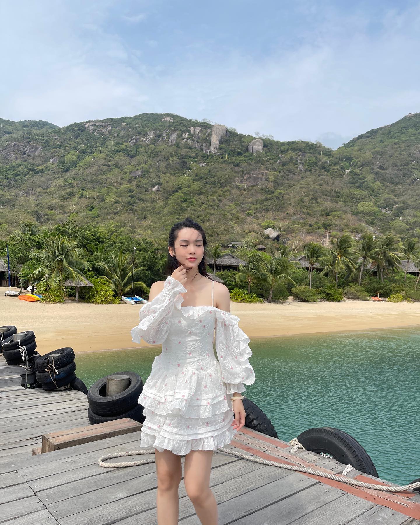 Hóa ra Quỳnh Lương có style diện váy rất đẹp, ai thích lên đồ màu trung tính càng nên tham khảo- Ảnh 3.