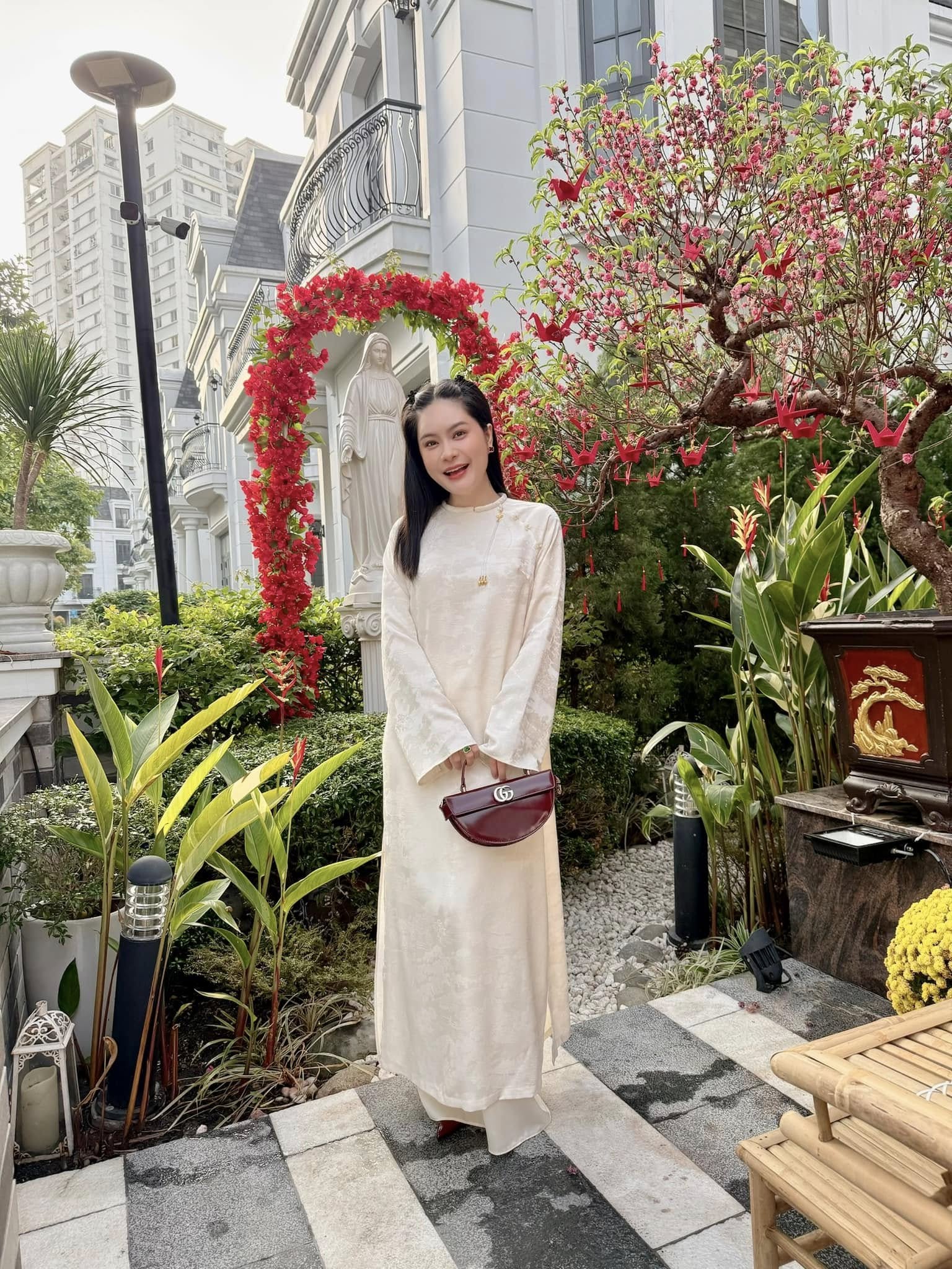 Bên trong nơi vợ chồng Đoàn Di Băng đang "ở tạm"- Ảnh 9.