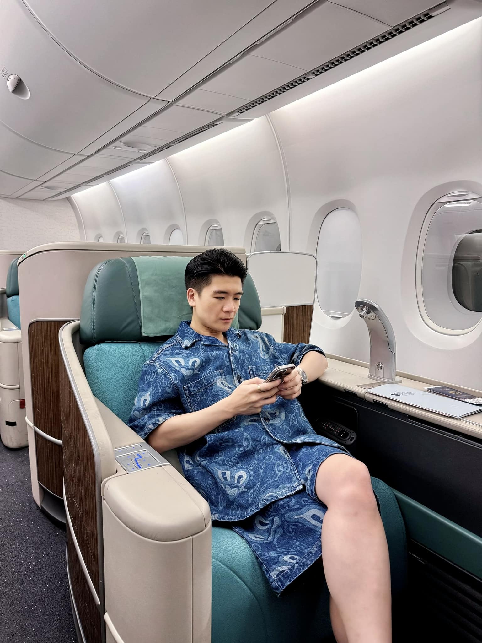 2 thiếu gia nhà bầu Hiển: Anh làm 