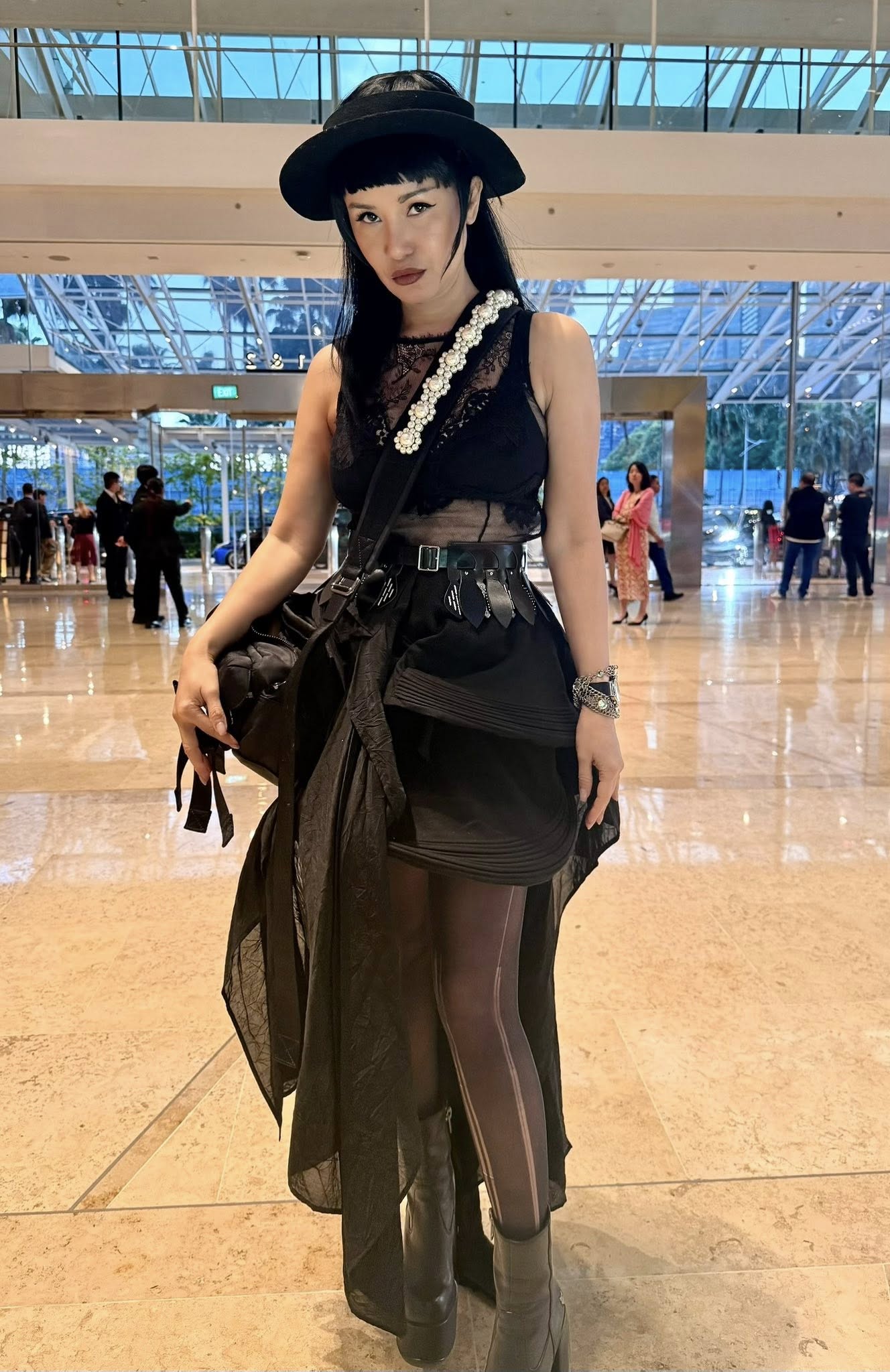 Diva Hồng Nhung lạc quan sau ung thư, U60 mặc chất như gái 20 tuổi- Ảnh 2.