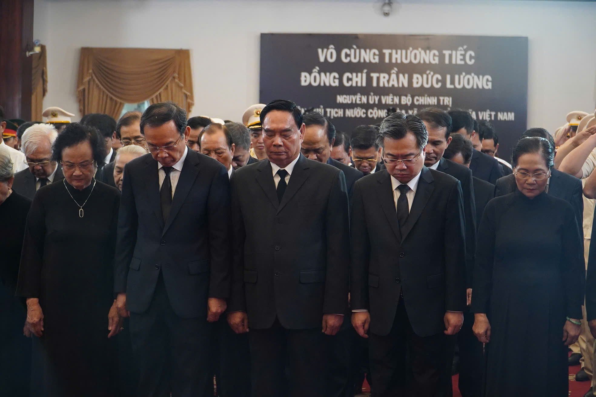 Nghẹn ngào xúc động tại lễ viếng nguyên Chủ tịch nước Trần Đức Lương tại TP HCM- Ảnh 2.