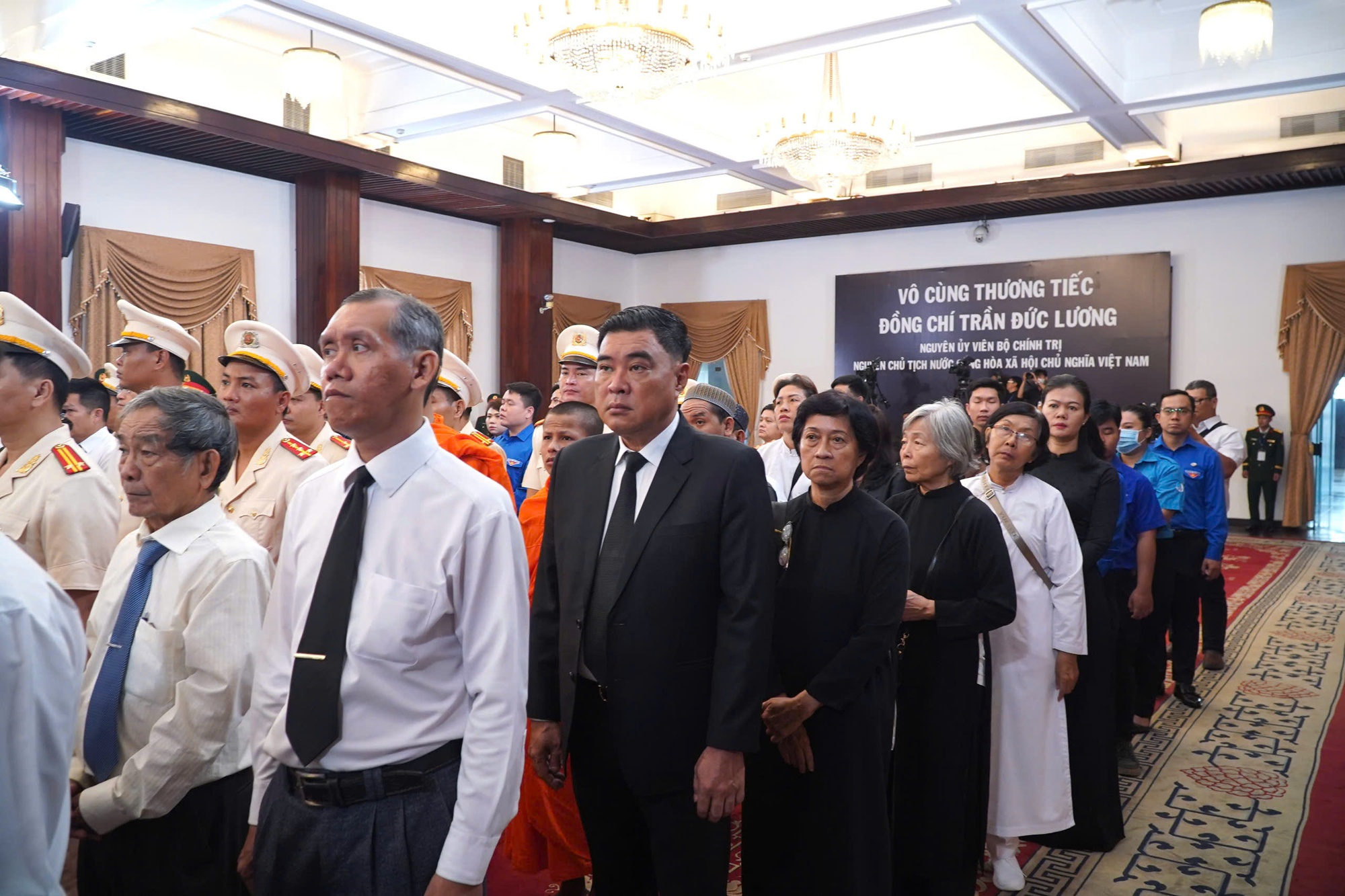 Nghẹn ngào xúc động tại lễ viếng nguyên Chủ tịch nước Trần Đức Lương tại TP HCM- Ảnh 15.