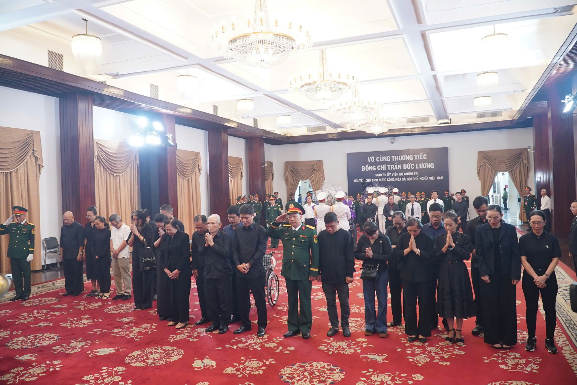 Nghẹn ngào xúc động tại lễ viếng nguyên Chủ tịch nước Trần Đức Lương tại TP HCM- Ảnh 16.