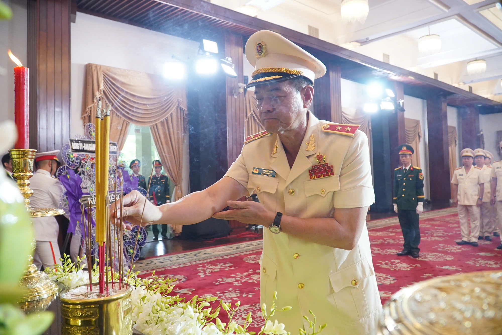 Nghẹn ngào xúc động tại lễ viếng nguyên Chủ tịch nước Trần Đức Lương tại TP HCM- Ảnh 11.