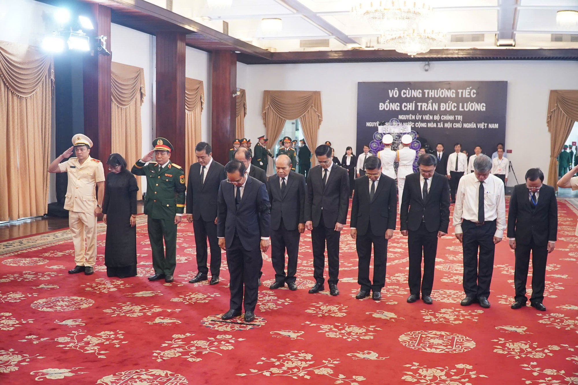 Nghẹn ngào xúc động tại lễ viếng nguyên Chủ tịch nước Trần Đức Lương tại TP HCM- Ảnh 6.