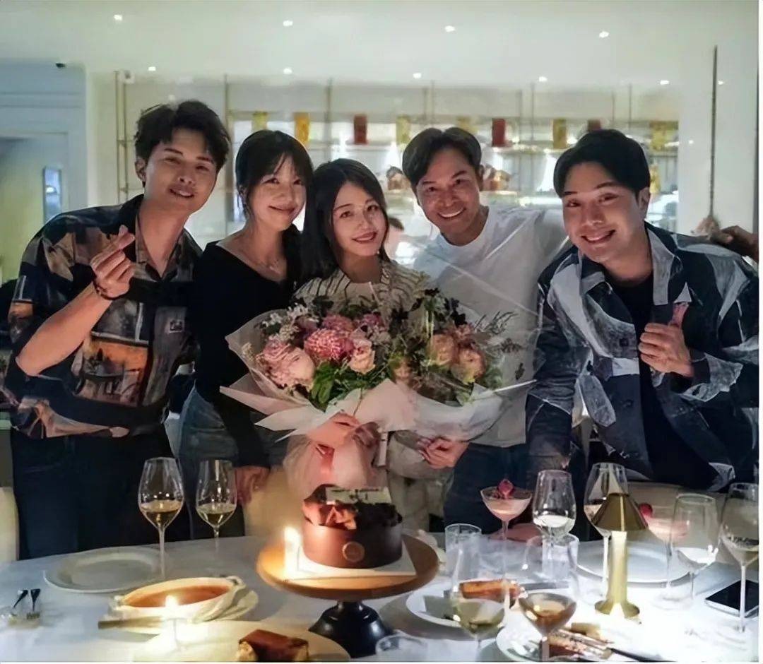 Nam diễn viên 61 tuổi nghi hẹn hò Hoa hậu 2K2 sau 1 năm ly hôn, showbiz có thêm cặp đôi lệch tuổi gây choáng?- Ảnh 2.