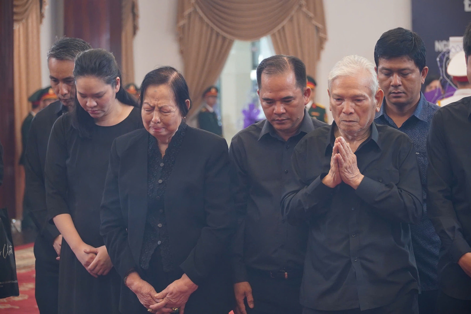 Nghẹn ngào xúc động tại lễ viếng nguyên Chủ tịch nước Trần Đức Lương tại TP HCM- Ảnh 17.