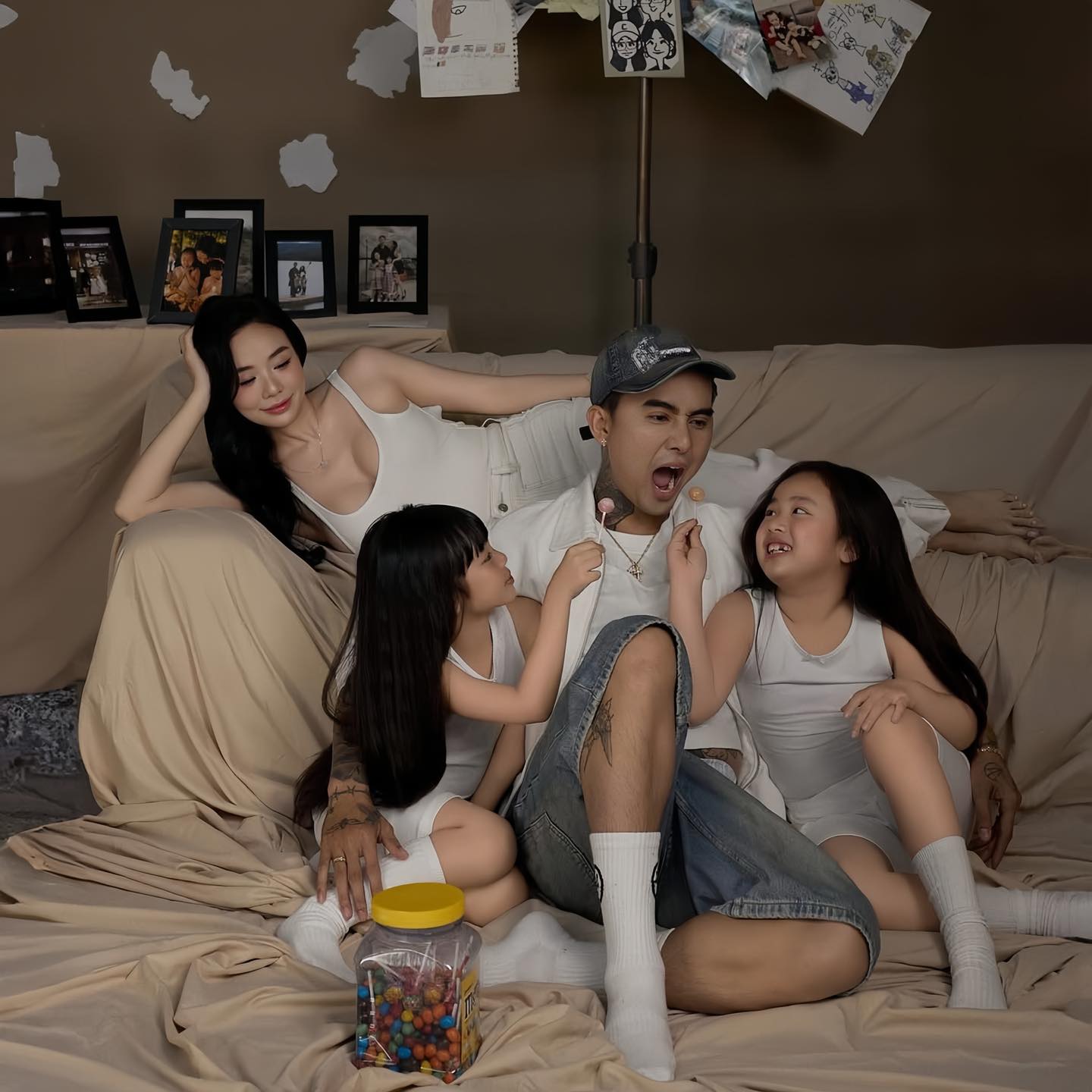 Nam ca sĩ nổi tiếng đăng loạt ảnh thương 2 con riêng của bạn gái lỡ một lần đò như con ruột- Ảnh 3. Nam ca sĩ nổi tiếng đăng loạt ảnh thương 2 con riêng của bạn gái lỡ một lần đò như con ruột- Ảnh 3.