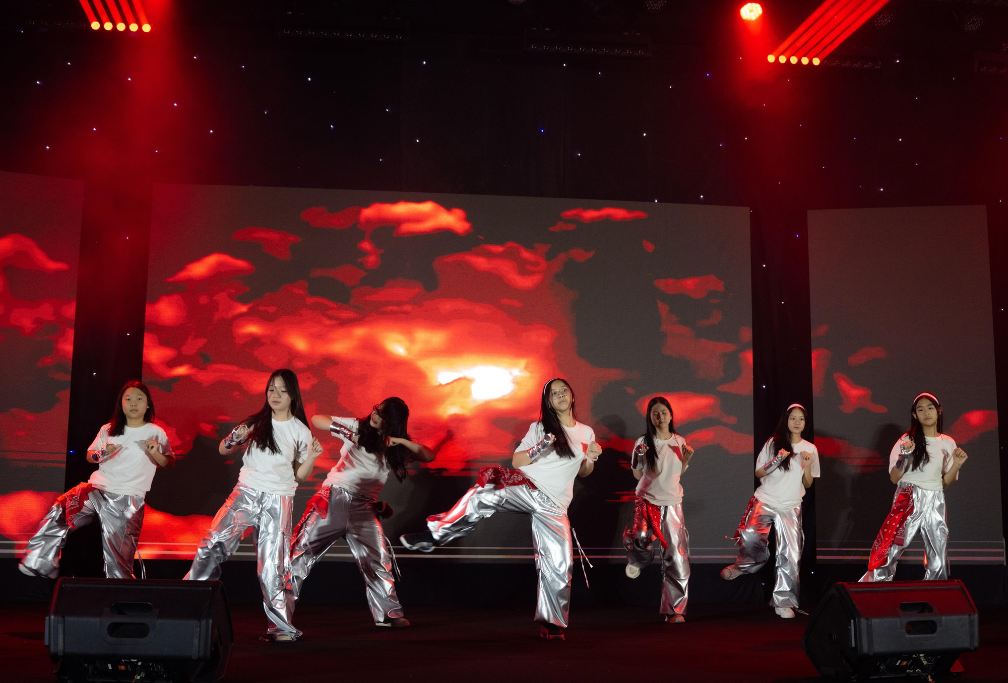 Prom cuối cấp sang - xịn của trường quốc tế: Quá nhiều "công chúa" xuất hiện và 2 chữ ĐẲNG CẤP là không đủ!- Ảnh 16.
